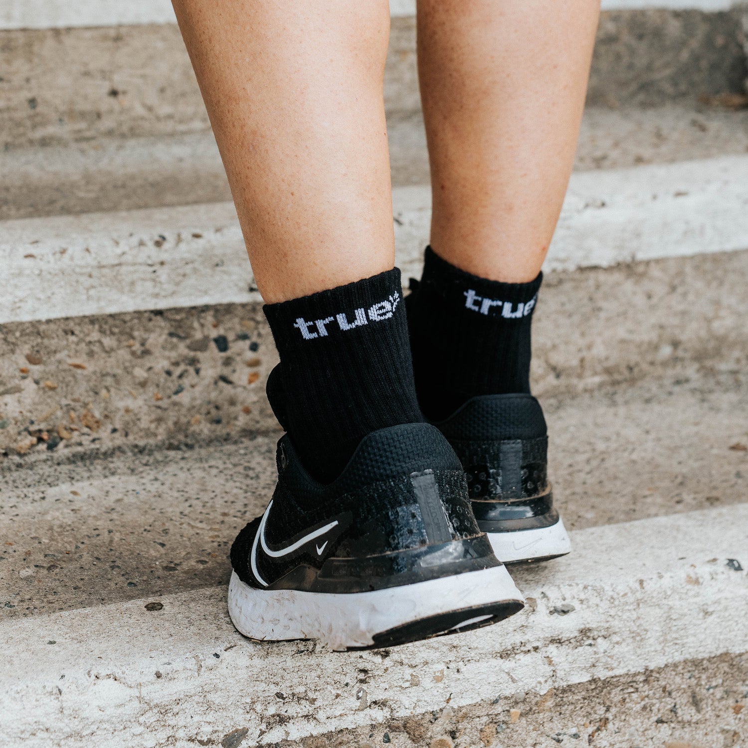 Quarter Crew Socks | Black & White 2 Pack | True Protein