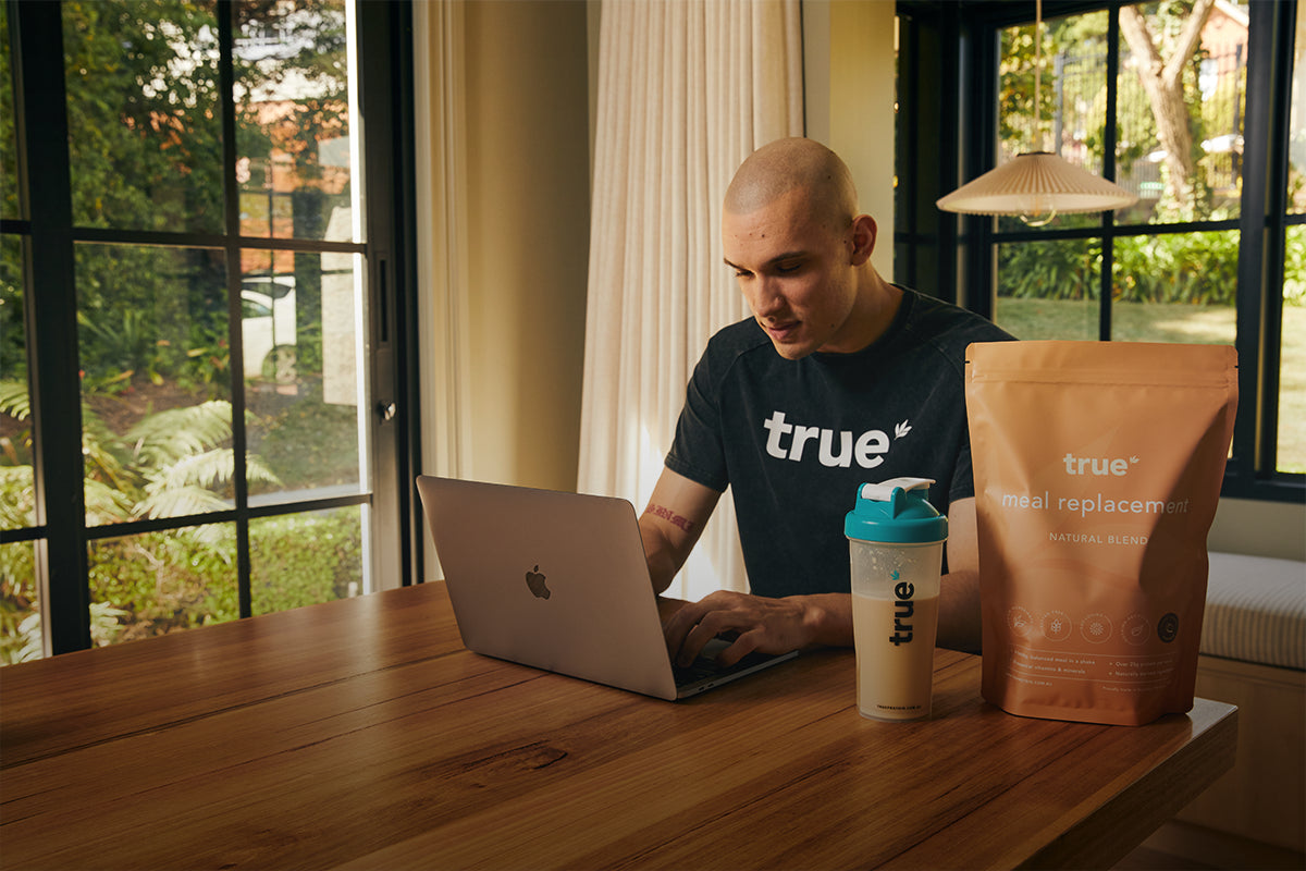meal-replacement-true-protein-when-to-use-1.webp__PID:0bfe0bc5-a1eb-4698-8419-5f257d02e1eb